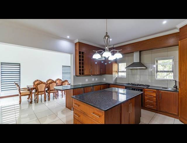 5 BEDROOM HOUSE FOR SALE IN MIDLANDS ESTATE